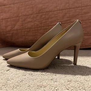 Michael Kors | Dorothy Flex Pump - Nude